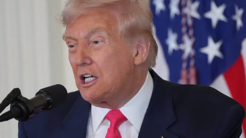 特朗普要求司法部调查比尔·克林顿与爱泼斯坦的关系