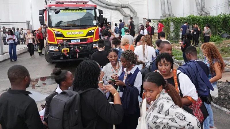 巴西COP30峰会与会者因火灾被迫撤离会场