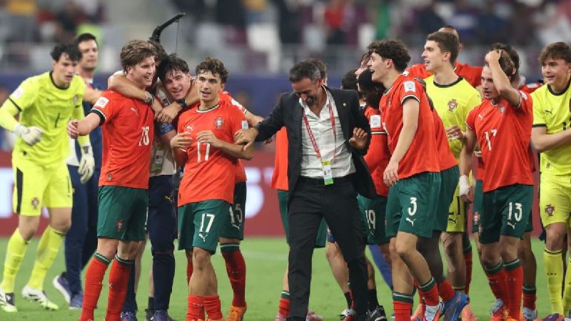 葡萄牙击败奥地利，在卡塔尔捧起国际足联U-17世界杯冠军奖杯