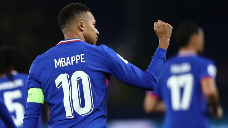 法国队凭借姆巴佩梅开二度战胜乌克兰，锁定2026年世界杯参赛资格