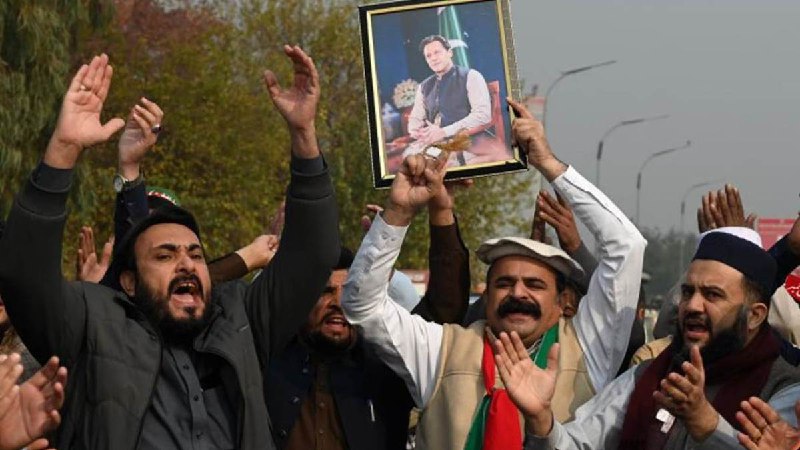 对巴基斯坦前总理伊姆兰·汗的监狱探视为何引发一场政治风暴？