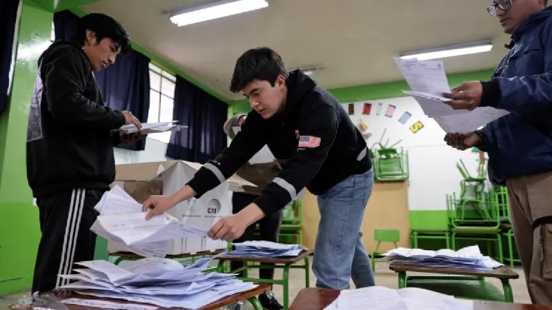 厄瓜多尔选民反对恢复外国军事基地