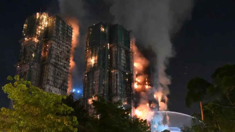 香港高层住宅楼发生火灾造成至少13人死亡