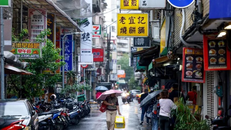台风“凤凰”逼近台湾地区 数千人被紧急疏散