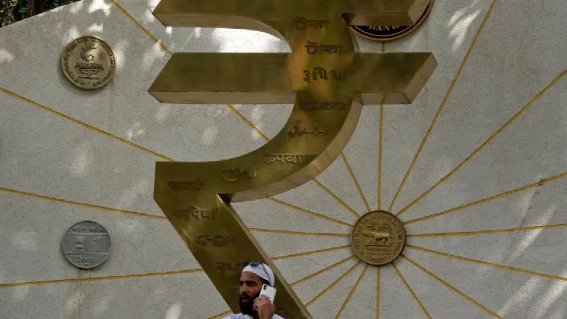 印度卢比是亚洲今年表现最差的货币：这与特朗普的关税有何关联？