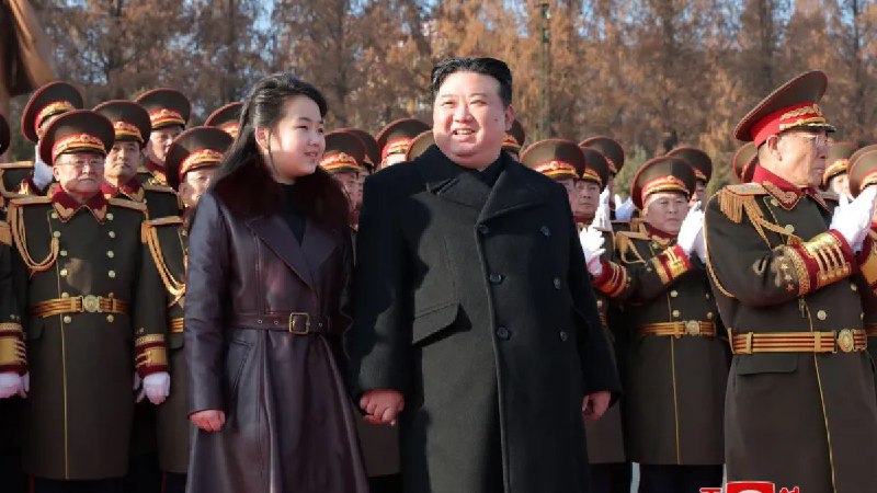 金正恩承诺为朝鲜空军配备“战略资产”