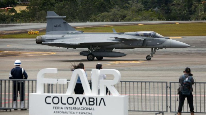 地区局势紧张之际，哥伦比亚总统佩特罗签署价值43亿美元的17架战斗机采购协议